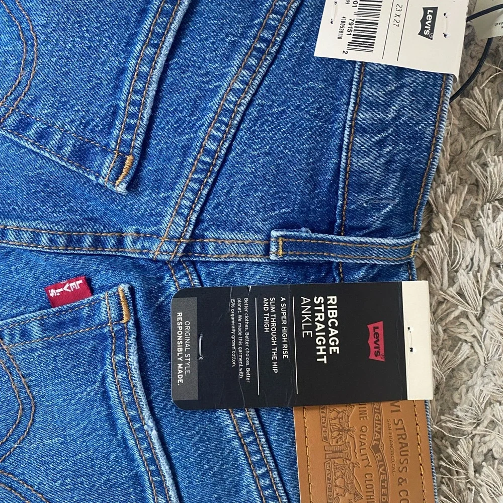 Levi's Blue Straight Leg Women's Jeans - Picture 5 of 5
